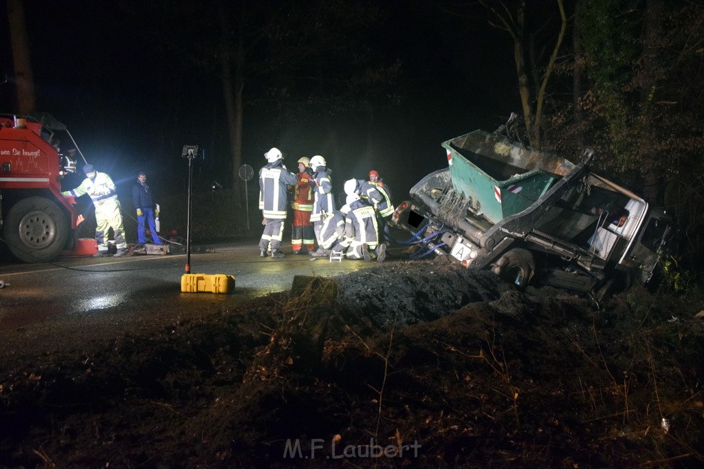 Container LKW umgestuerzt Koeln Brueck Bruecker- Dellbruecker Mauspfad P222.JPG - Miklos Laubert